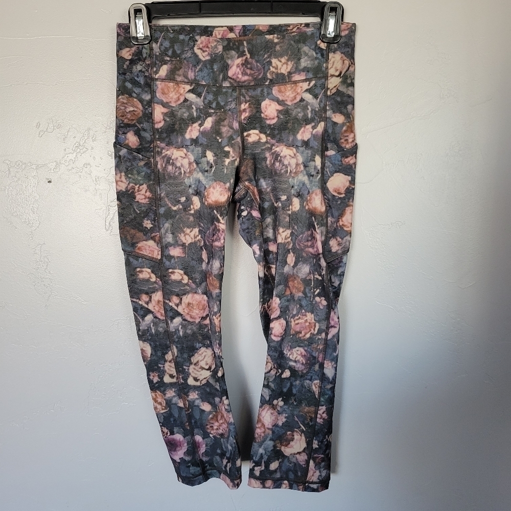 Lululemon Women's 6 Speed Up Cropped Capri Leggings Grey Pink Rose Floral Print